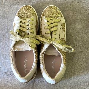 Nature Breeze gold sparkle shoes